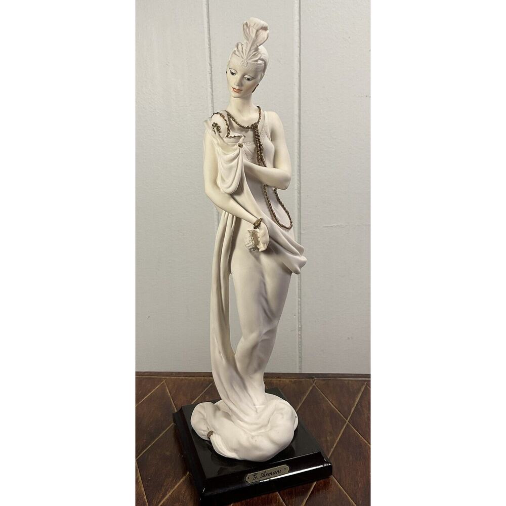 Vintage Giuseppe Armani Figurine Lady/ Powder Puff Capodimonte 1987 Italy Signed